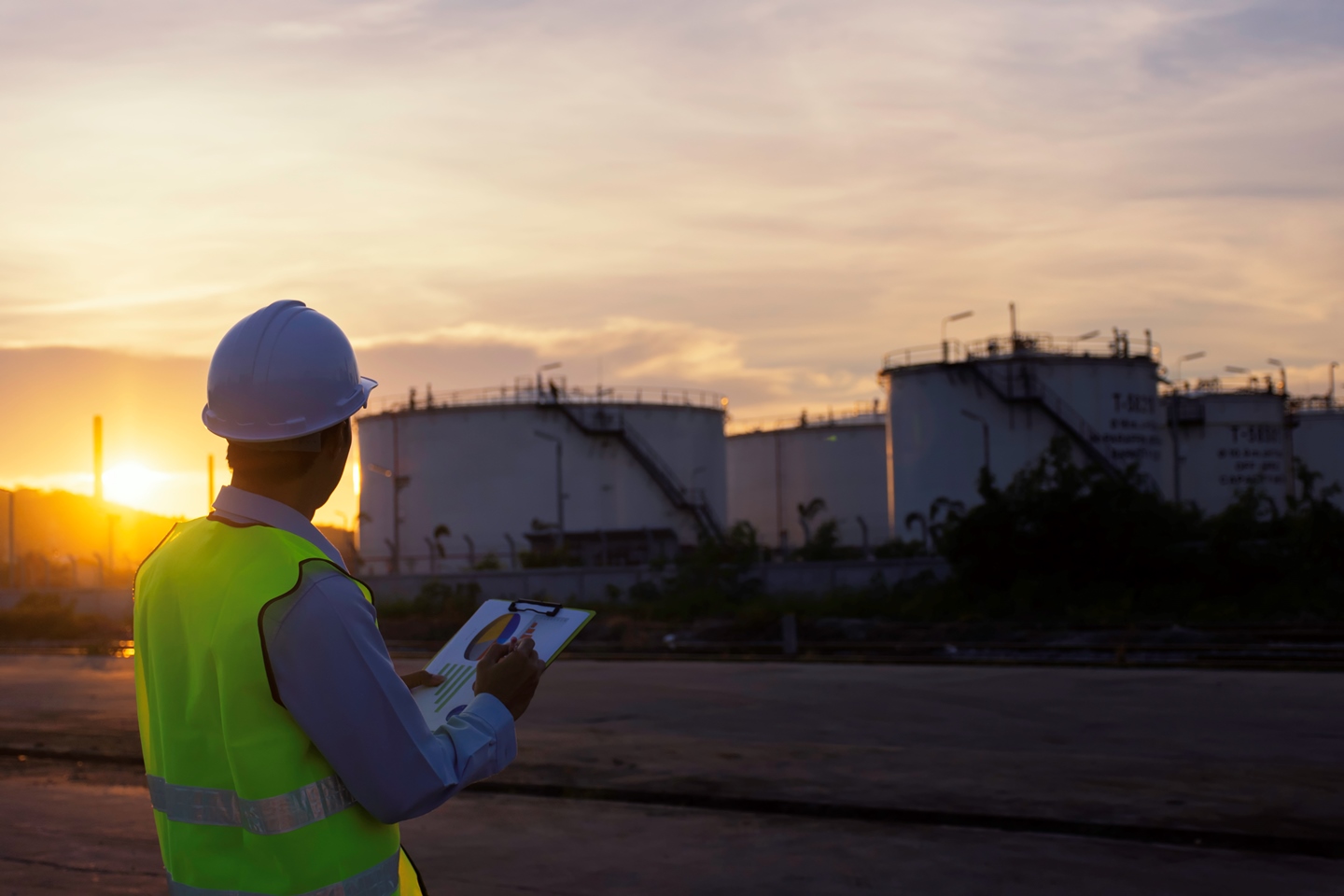 Engineer using an oil and gas lab informatics system near to oil refinery.